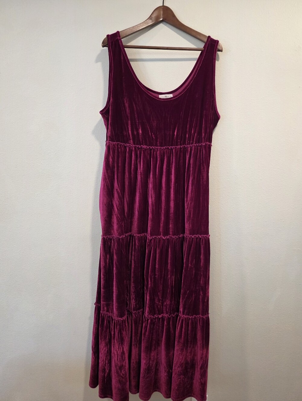 Natural Life Karlie Magenta Sleeveless Tiered Velvet Maxi Dress - Picture 4 of 9